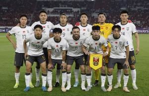 你怎么看？国足本场对印尼战术：后场倒脚→长传→送对手球权