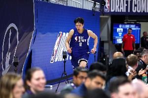 😊翻译：杨瀚森犹他爵士试训表现惊艳 上去就13-0打爆了对手