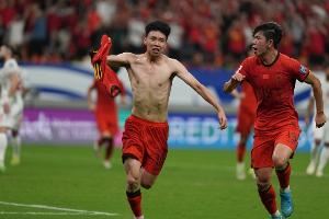 记者：王钰栋有着被捧杀的风险 建议起码在中超再踢个一年半