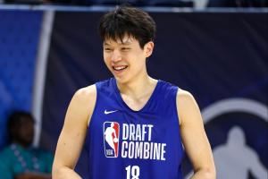 队记：勇士上周试训了两届CBA全明星中锋杨瀚森 球队手握41号签